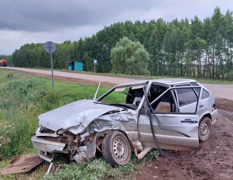 Ваз 2114. ДТП, залетел на отбойник из-за деда. - Lada 2114, 1,5 л, 2006 года ДТП
