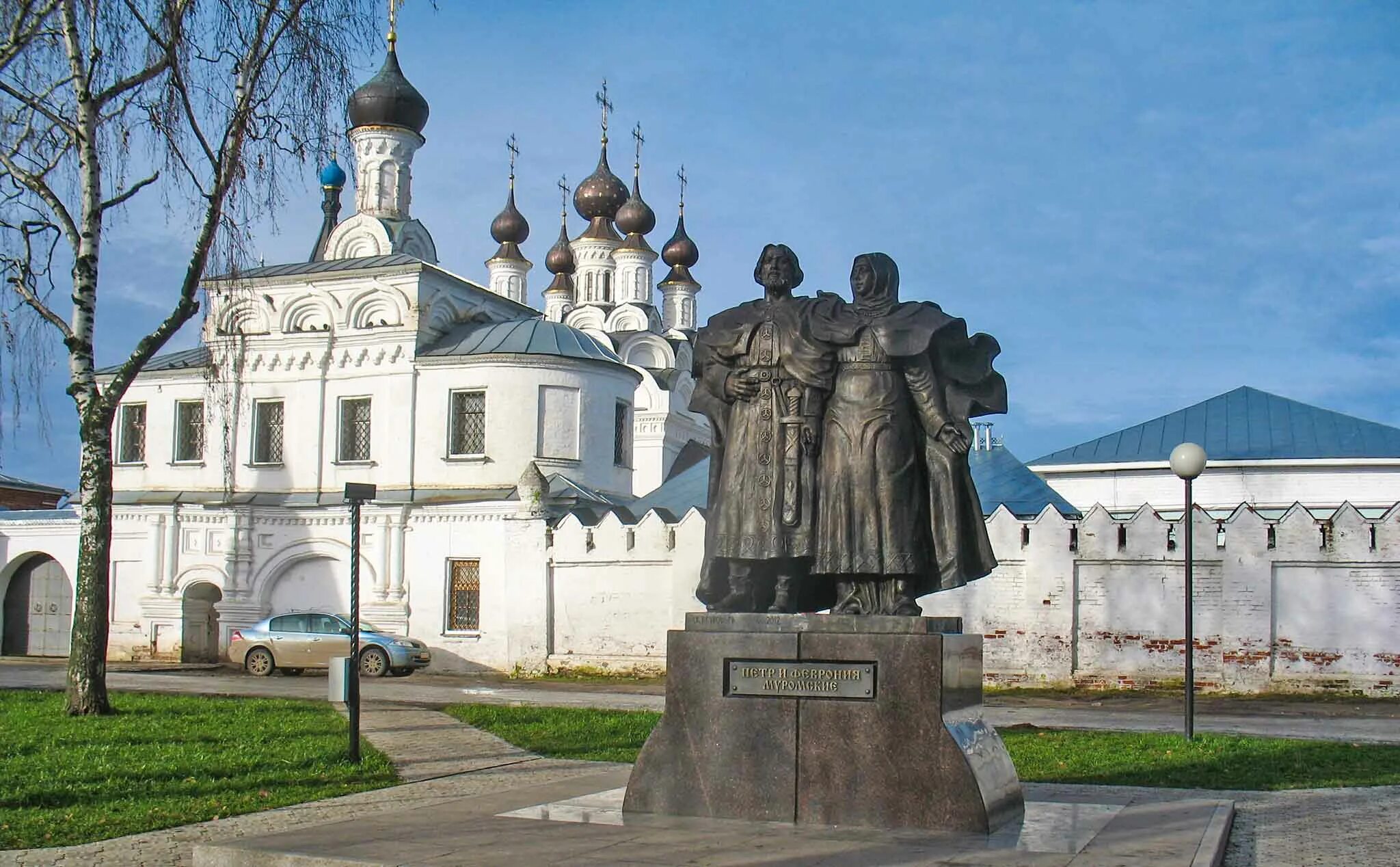 Под мурома. Муром памятник илье муромцу. Муром-нижний новгород достопримечательности. Спасо благовещенский монастырь муром. Село карачарово родина ильи муромца.