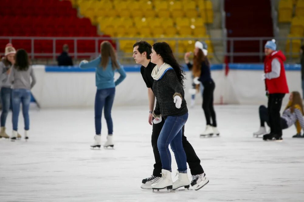 можно ли на каток без взрослых. дети на катке. можно ли на каток без взрослых. каток. каток фото.