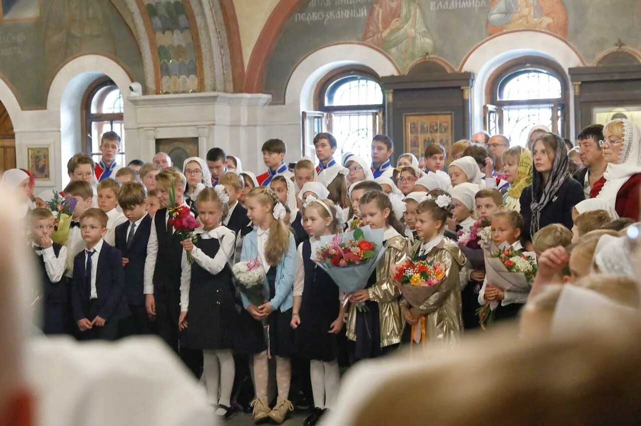 Свято-владимирская православная школа москва. Свято-георгиевская гимназия красногорск 2022. Свято-георгиевская гимназия красногорск фото. Георгиевская гимназия егорьевск. Свято-георгиевская гимназия красногорск здание.