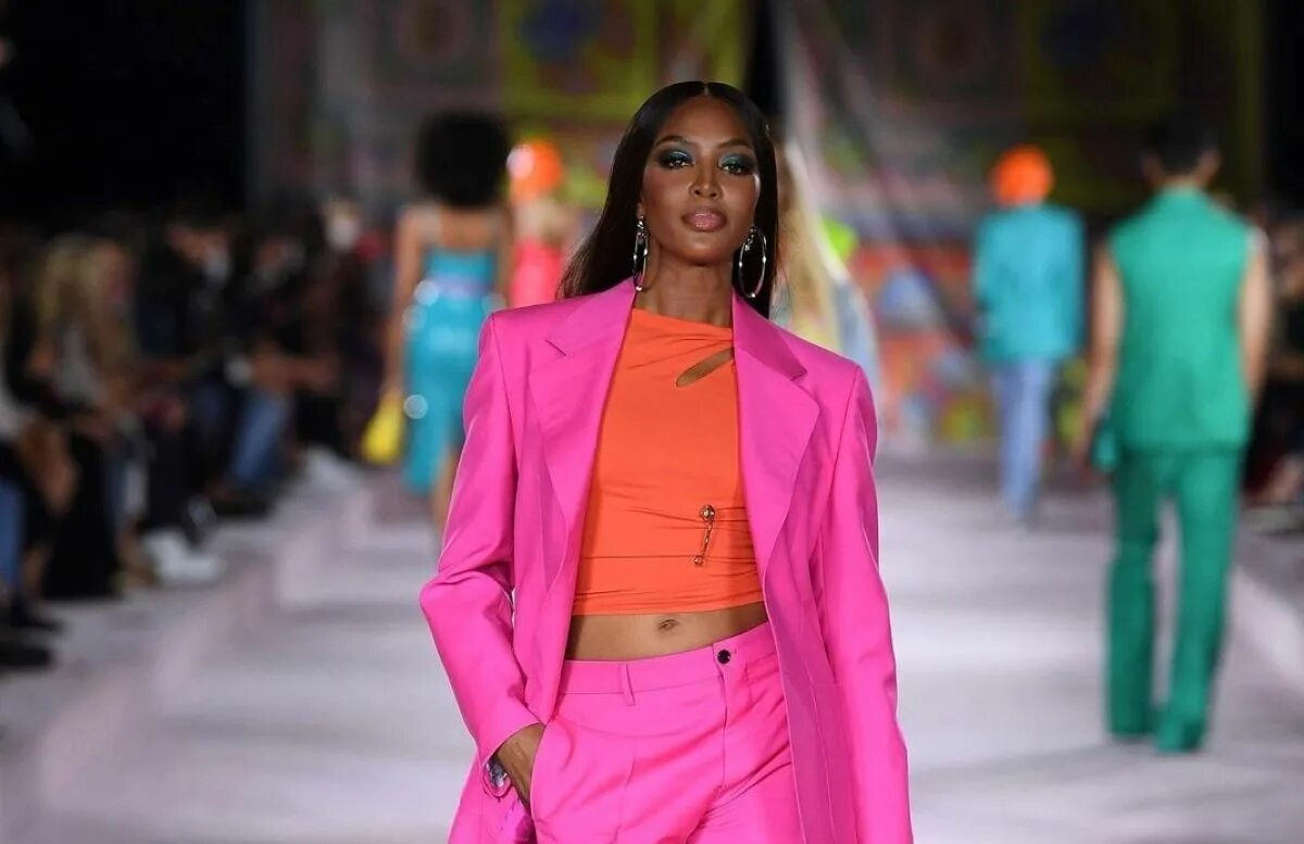 Мода 2025 2025 года. Версаче 2025. versace spring 2025. версаче 2025 весна лето. коллекция версаче весна лето 2025.