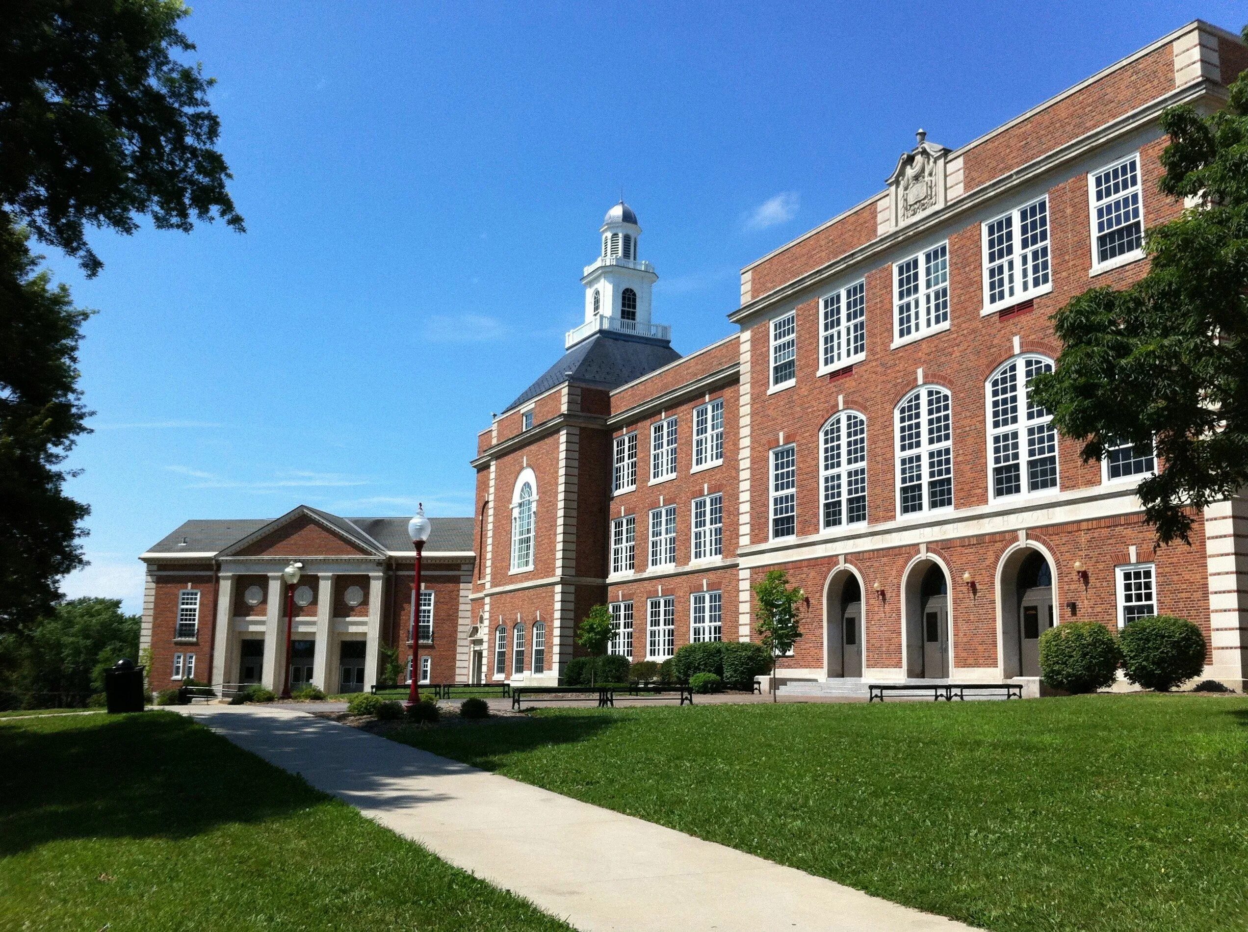 Американ хай скул. Hs school. Millwood high school школа в миддл-саквилле. Hs school. Американская школа в нью-йорке средняя школа.