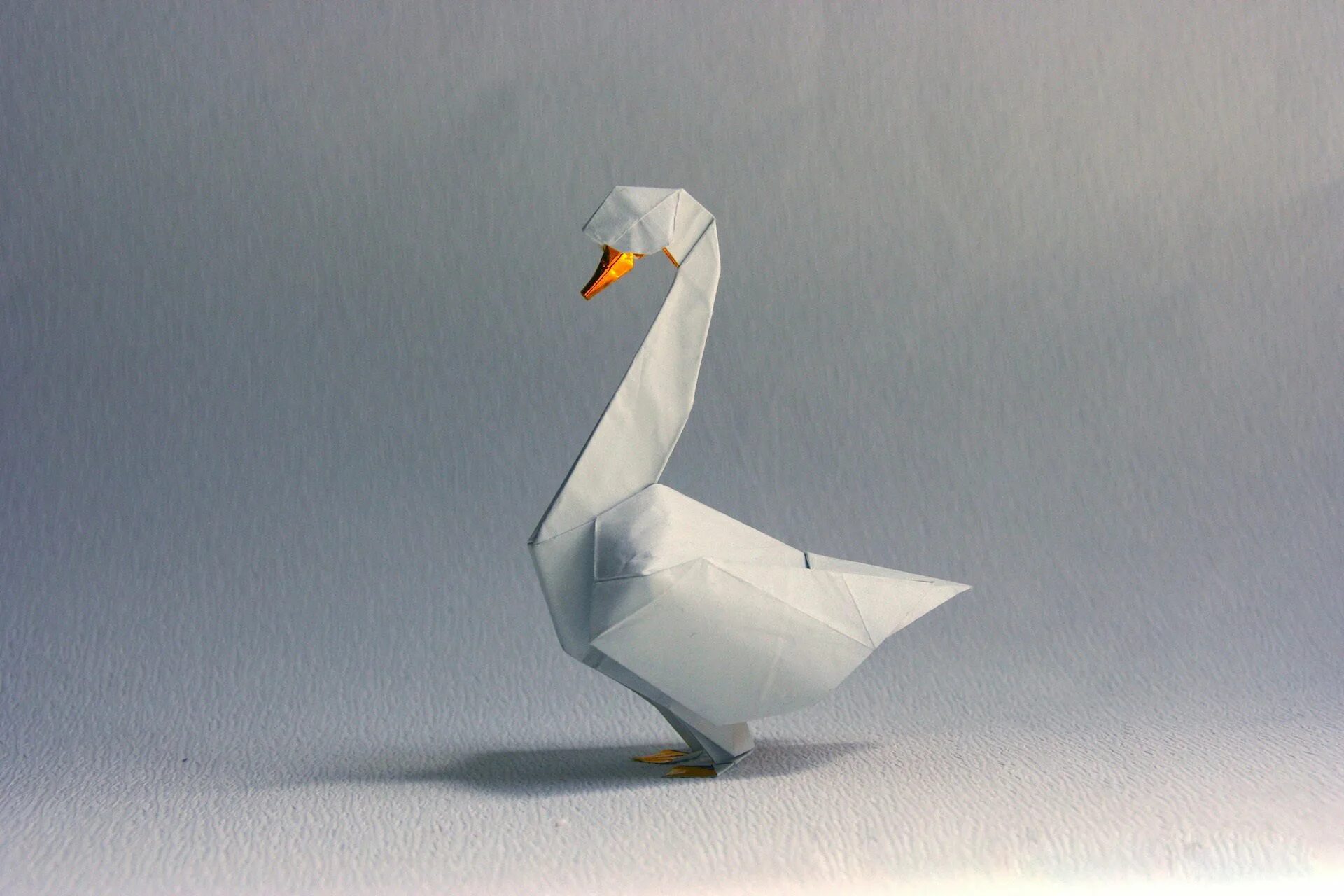 Пошаговое лебедя оригами. Лебедь шипун оригами. Поделка лебедь из бумаги. Оригами Гусь. Оригами лебедь из бумаги.