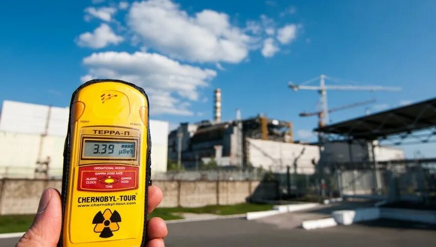Повышенный уровень излучения. Дозиметр радиации Чернобыль. Дозиметр радиации Припять. Радиационный фон в Припяти. АЭС Чернобыль радиация.