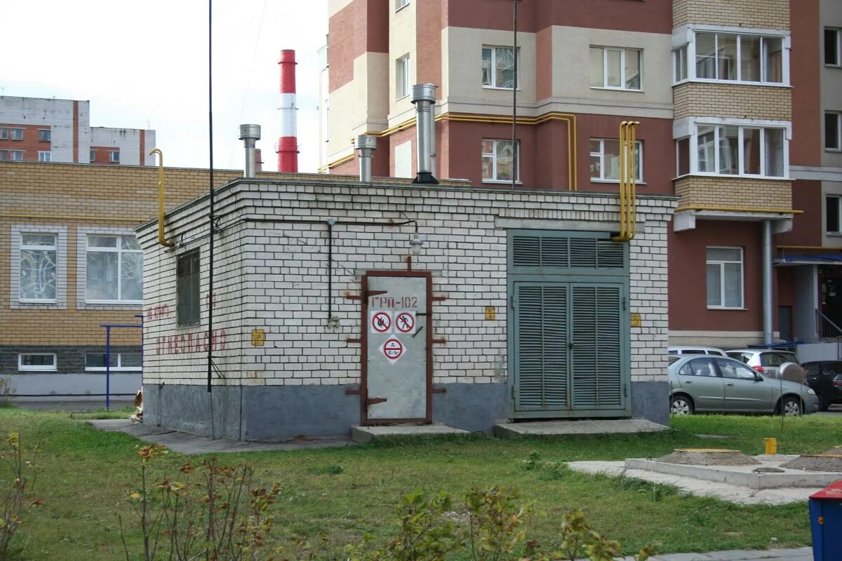 Грп курск. Газораспределительная станция во дворе. здание грп. грп во дворе. газорегуляторный пункт.