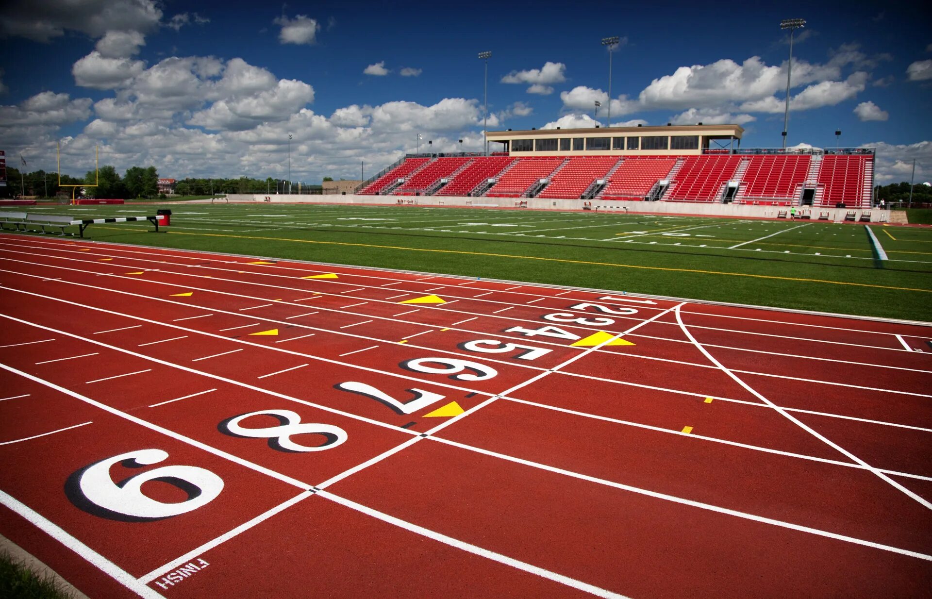 Стадионы университетов. Трековый стадион. Университет Чикаго стадион. BGS Universal Stadium. Track and field.