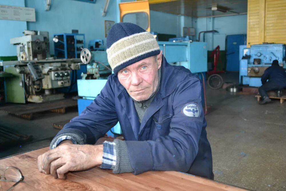 Слесарь ремонтник. Слесарь-сборщик. Спецодежда слесаря-ремонтника. Профессия слесарь. Слесарь мср завод.