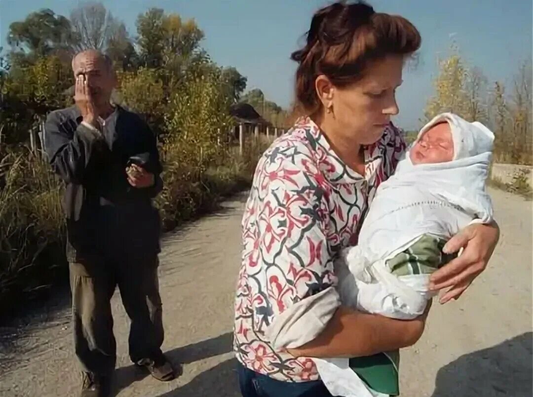 Чернобыль мутированные люди. Дети чернобыля лучевая болезнь. Дети инвалиды чернобыля. Дети чернобыльской аэс. Чернобыльская семья.