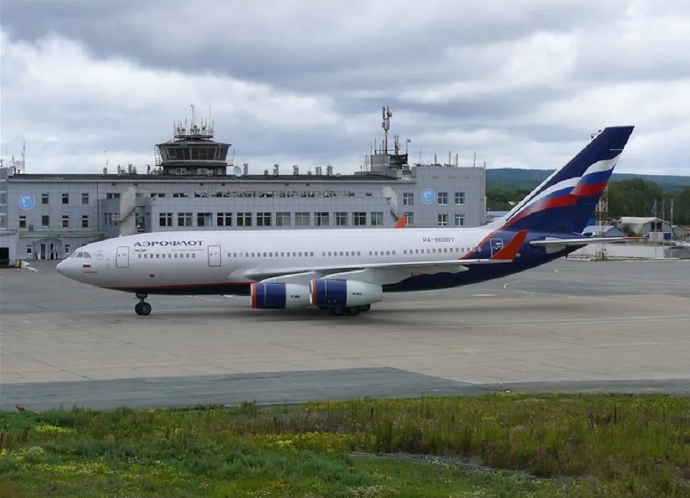 Боинг 777-400 россия. Ираэро. Ташкент шереметьево самолет летает каждый день. Москва сахалин самолет. Туркиш эйрлайнс пулково.