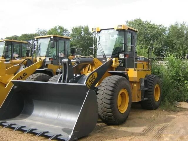 Погрузчик фронтальный sdlg lg. Молот ф300 трактор. Фронтальный погрузчик xiagong. Фронтальный погрузчик xcmg lw300kn, 2014. Молот 300 т фронтальный погрузчик.