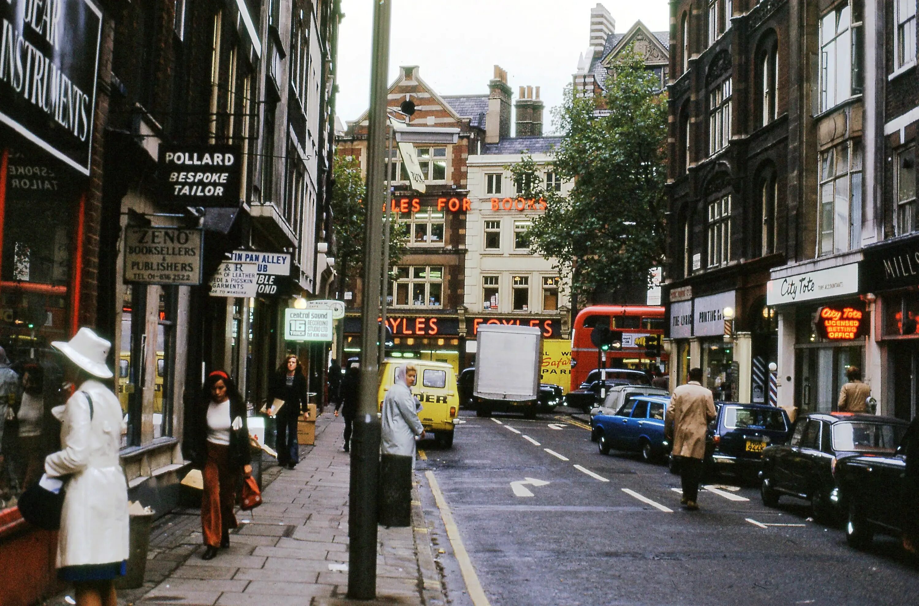 Денмарк стрит Лондон. Великобритания 1970-е. Денмарк стрит Лондон фото. Лондон 1970-х.