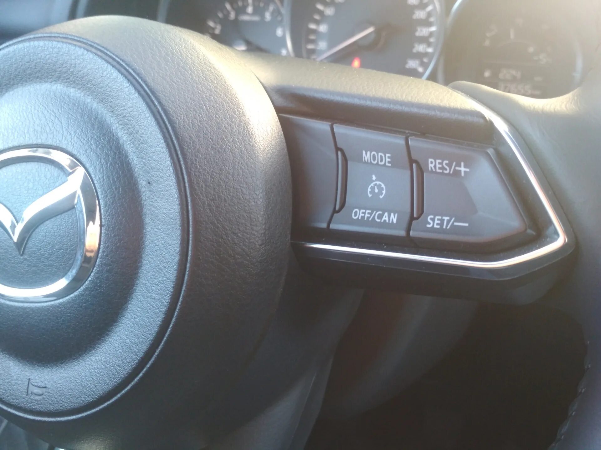 Круиз мазда 6. Круиз контроль Mazda CX-5. Кнопка круиз контроля Мазда сх5. Адаптивный круиз контроль в Мазда. Мазда адаптивный круиз контроль модуль.