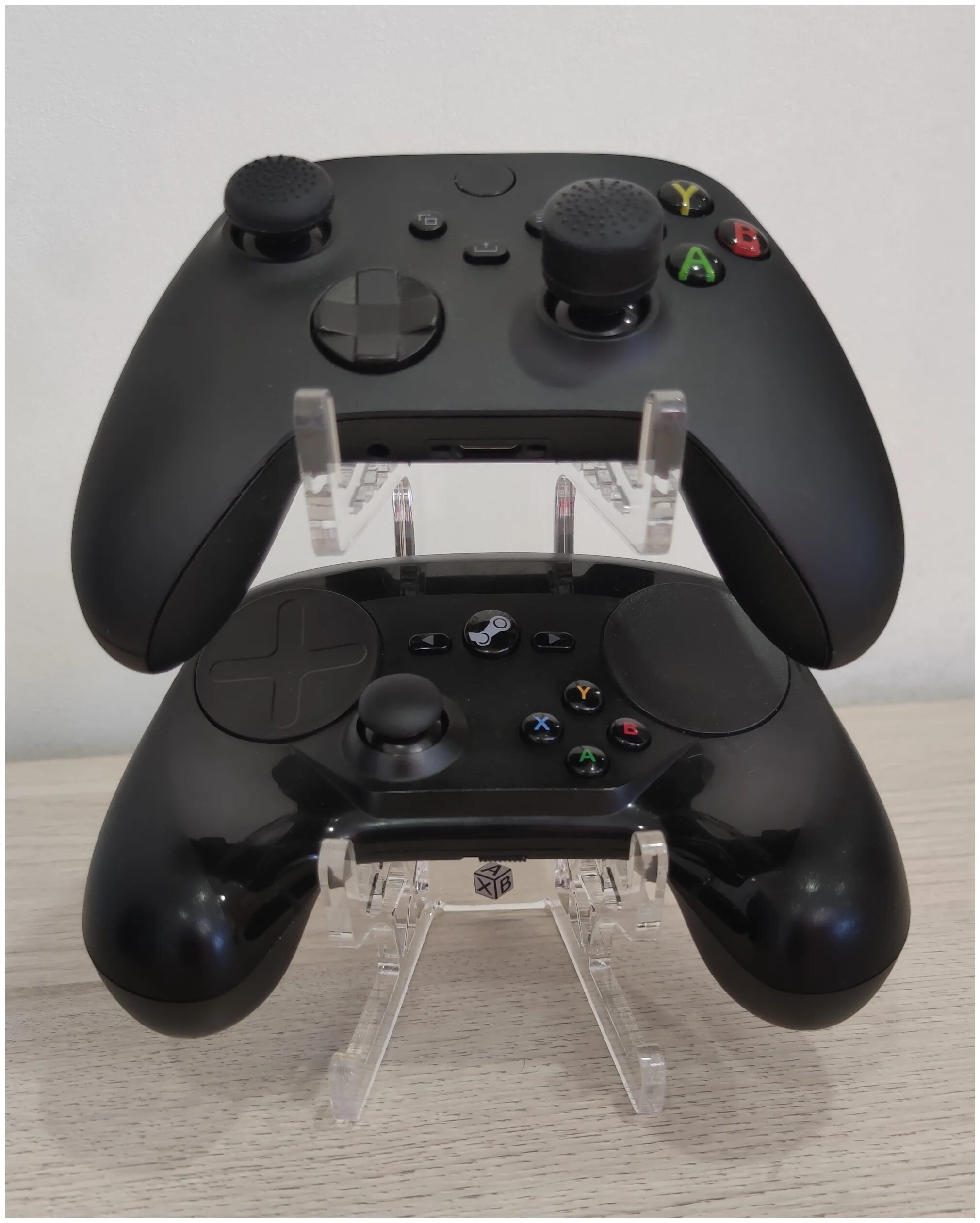 Джойстик terios t3. Подставка под геймпад xbox one. Беспроводной геймпад wireless controller x3. Геймпад под. Подставка для геймпада xbox one x.