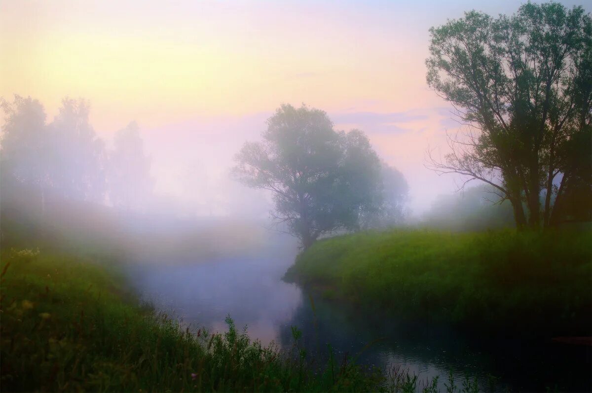 Песня над рекой туман дым. Предрассветная дымка. Предрассветный туман. Предрассветный туман на реке. Предрассветный туман лето.