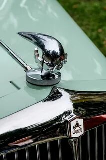 Значки на капотах автомобилей