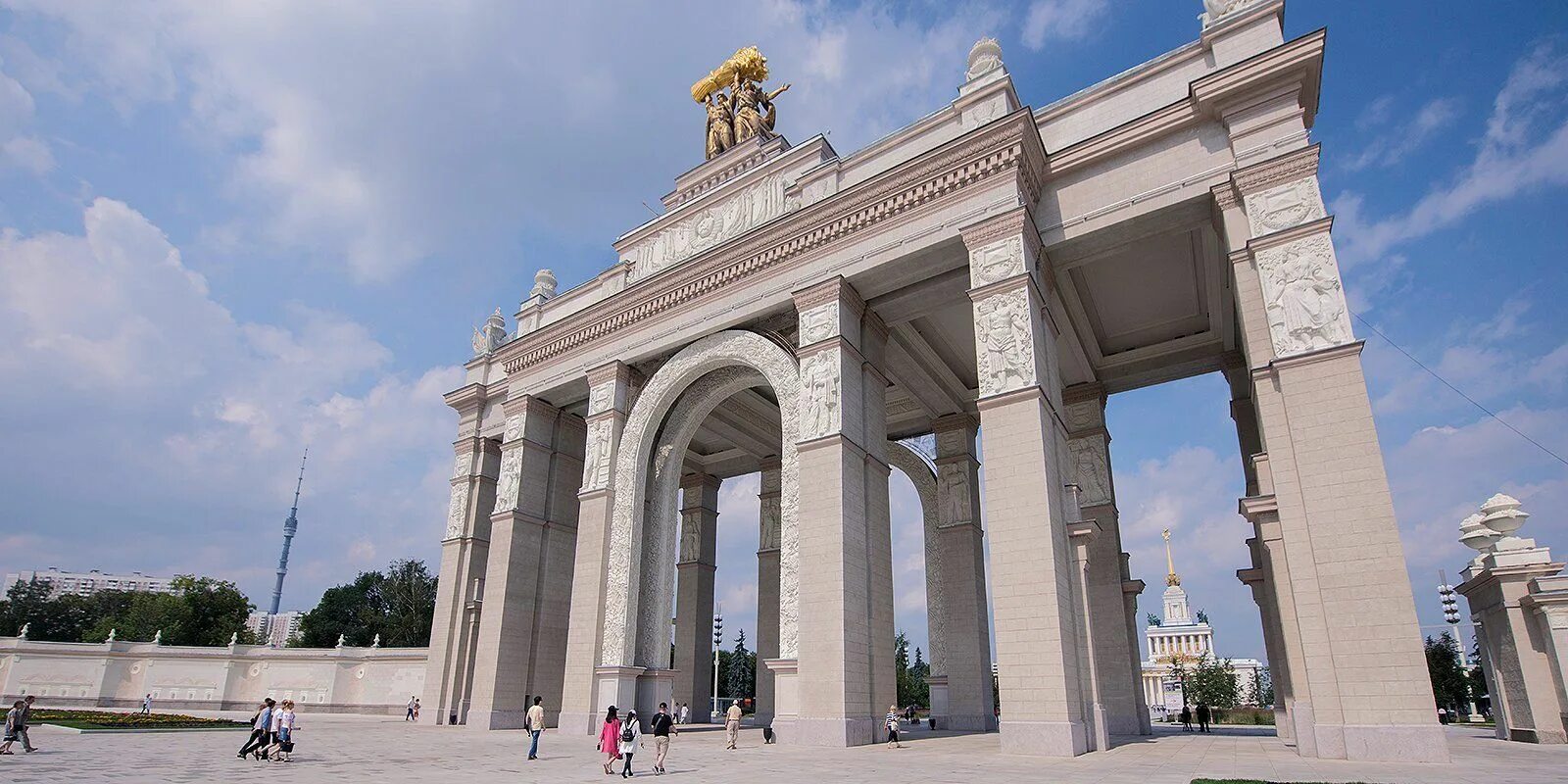 Главная арка вднх. Триумфальная арка ВДНХ. Парк ВДНХ ворота. Арка главного входа ВДНХ.