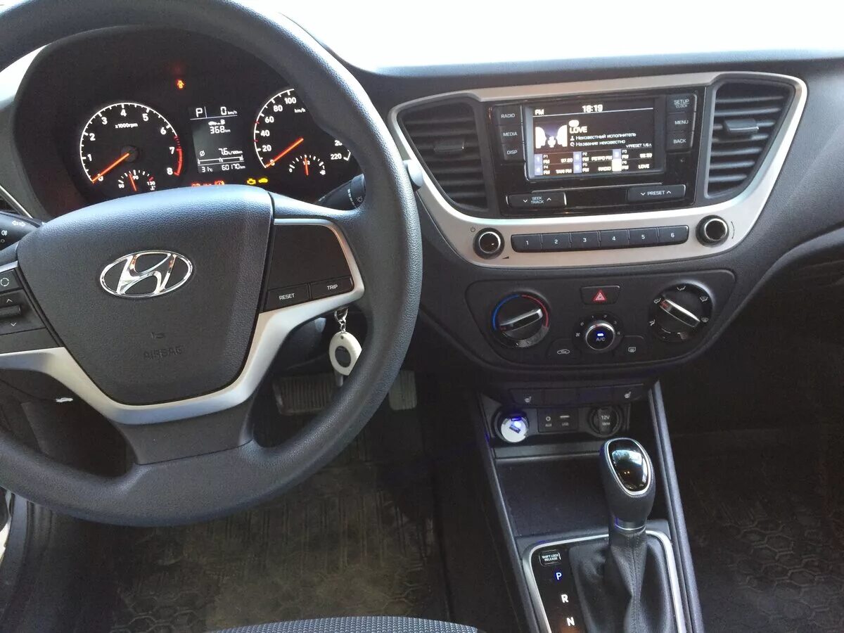 Hyundai solaris ii рестайлинг. хёндай солярис 2020 комплектации. Hyundai solaris 2021. солярис 2015 1. хендай солярис 2018 салон.