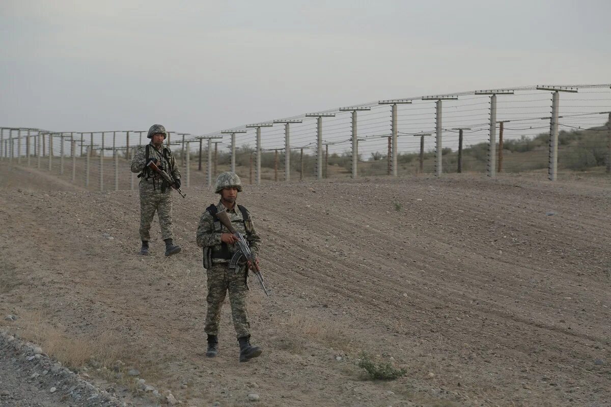 Усиление государственной границы. Термез граница с Афганистаном. Баткен Узбекистан чек ара граница. Термез Узбекистан граница с Афганистаном. Туркмено Афганская граница застава.