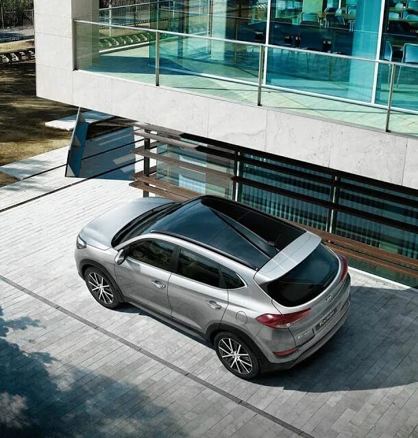 Крыша хендай туссан 2006. Панорамная крыша hyundai ix35. Hyundai tucson бокс на крышу. Хундай туксон крыша. Хундай туксон крыша.