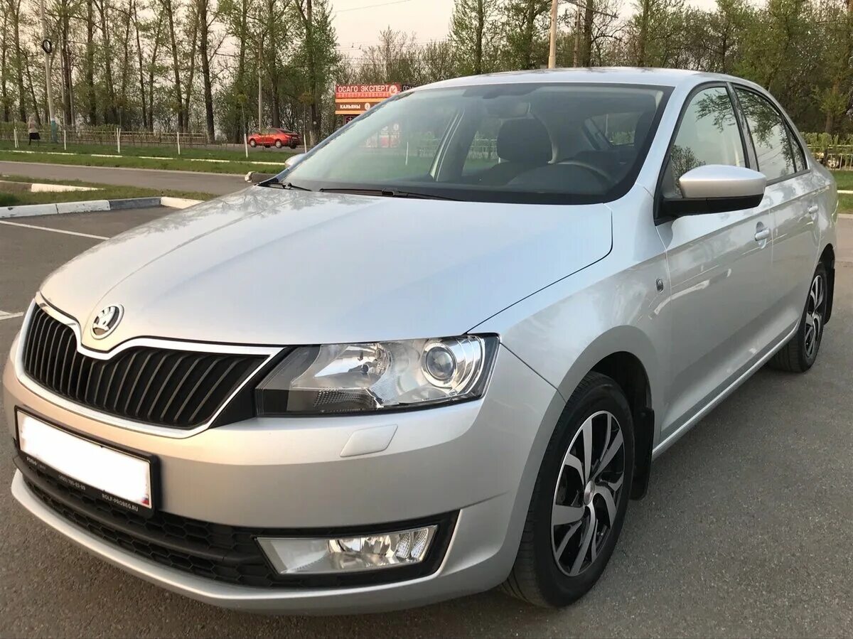 Шкода рапид 2015 купить. Шкода Рапид 2015. Шкода Рапид 2015 серебристый. Skoda Rapid 2015 Silver. Машина Skoda Rapid 2015.