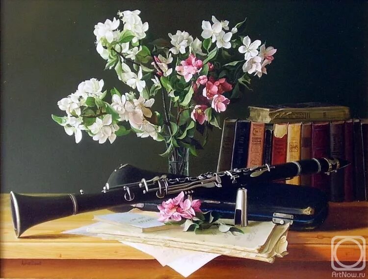 Цветок кларнет. Кларнет в живописи. «Натюрморт с книгами». Натюрморт с кларнетом. Кларнет цветы.
