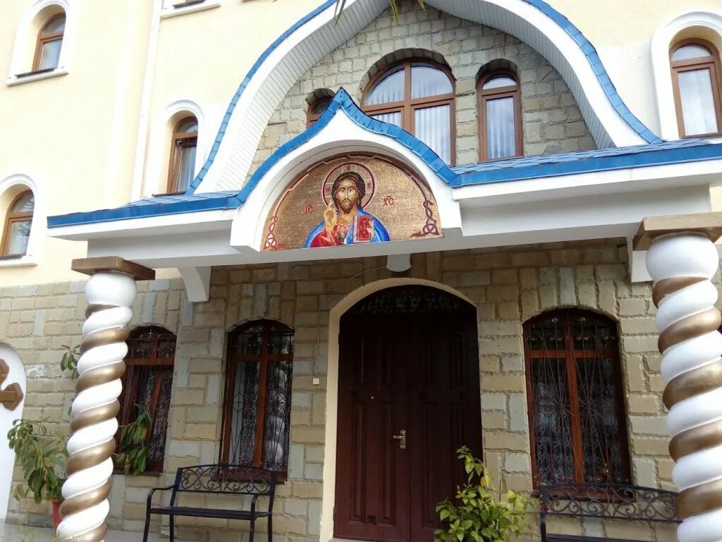 Церковь адлер. Свято-троицкий храм адлер. храм в адлере на кирова. храм святой троицы в адлере. кирова 22 а адлер храм троицы.