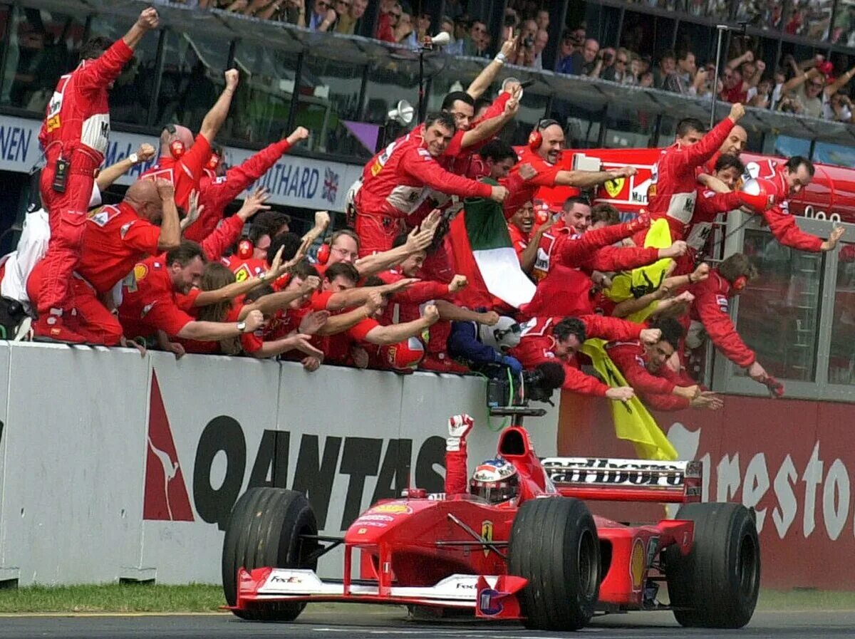Формула 1 номер 13. Михаэль Шумахер Феррари 2000. Ferrari f1 Michael Schumacher win. Формула 1 Михаэль Шумахер. Ferrari f2004 Schumacher.
