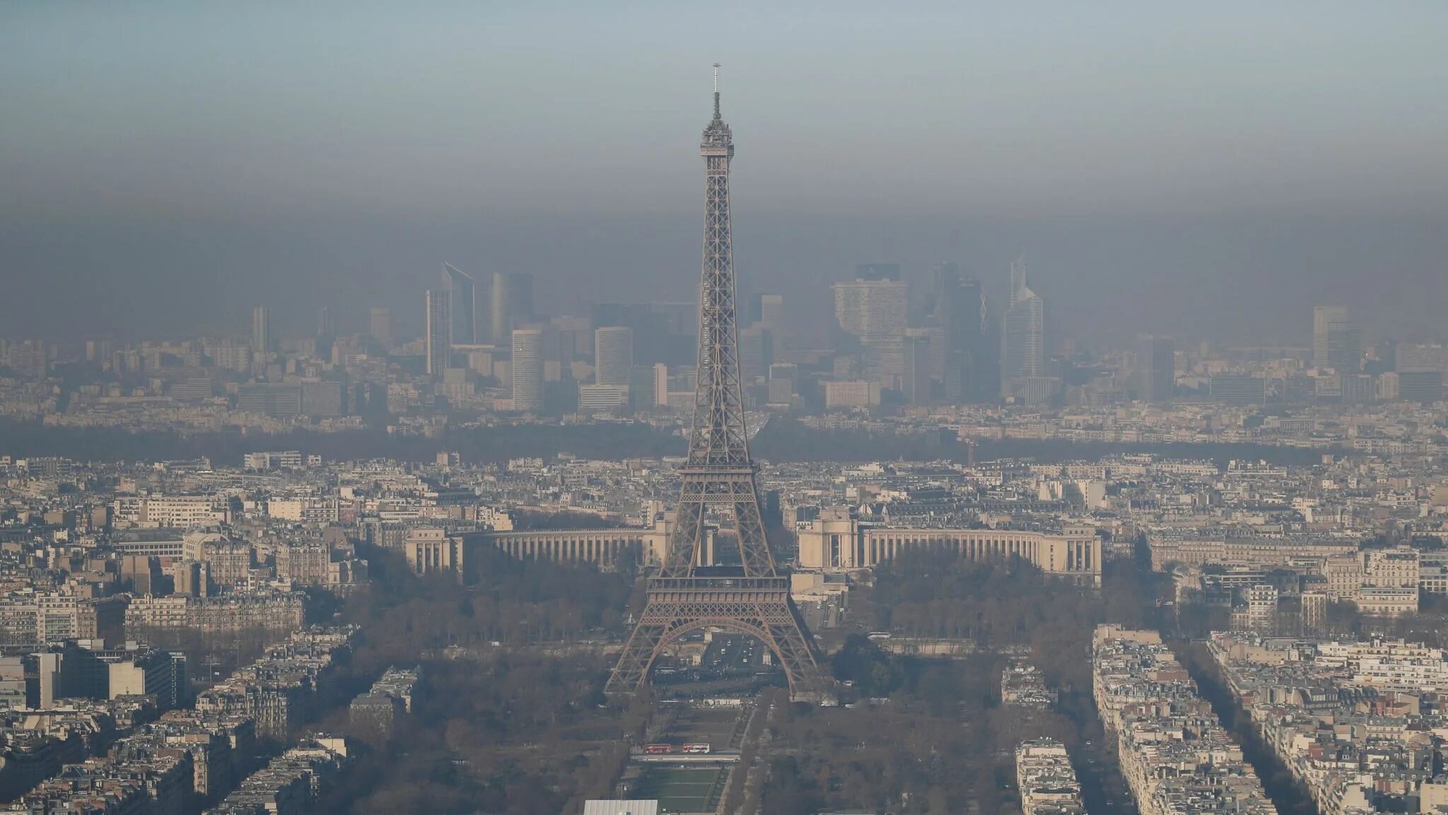 Основные экологические проблемы франции. Экология Франции. Воздух Парижа. Париж Франция атмосфера. Экологические проблемы Франции.
