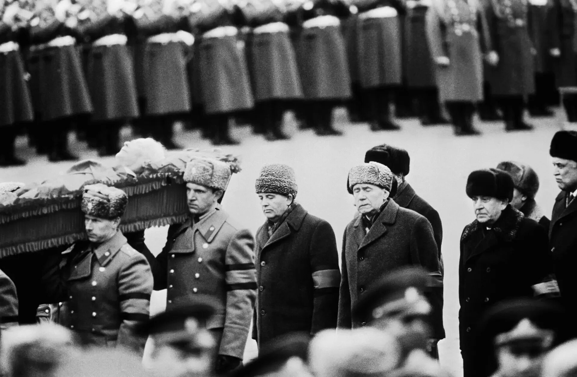 13 июня 1985 года. Похороны Андропова Черненко.