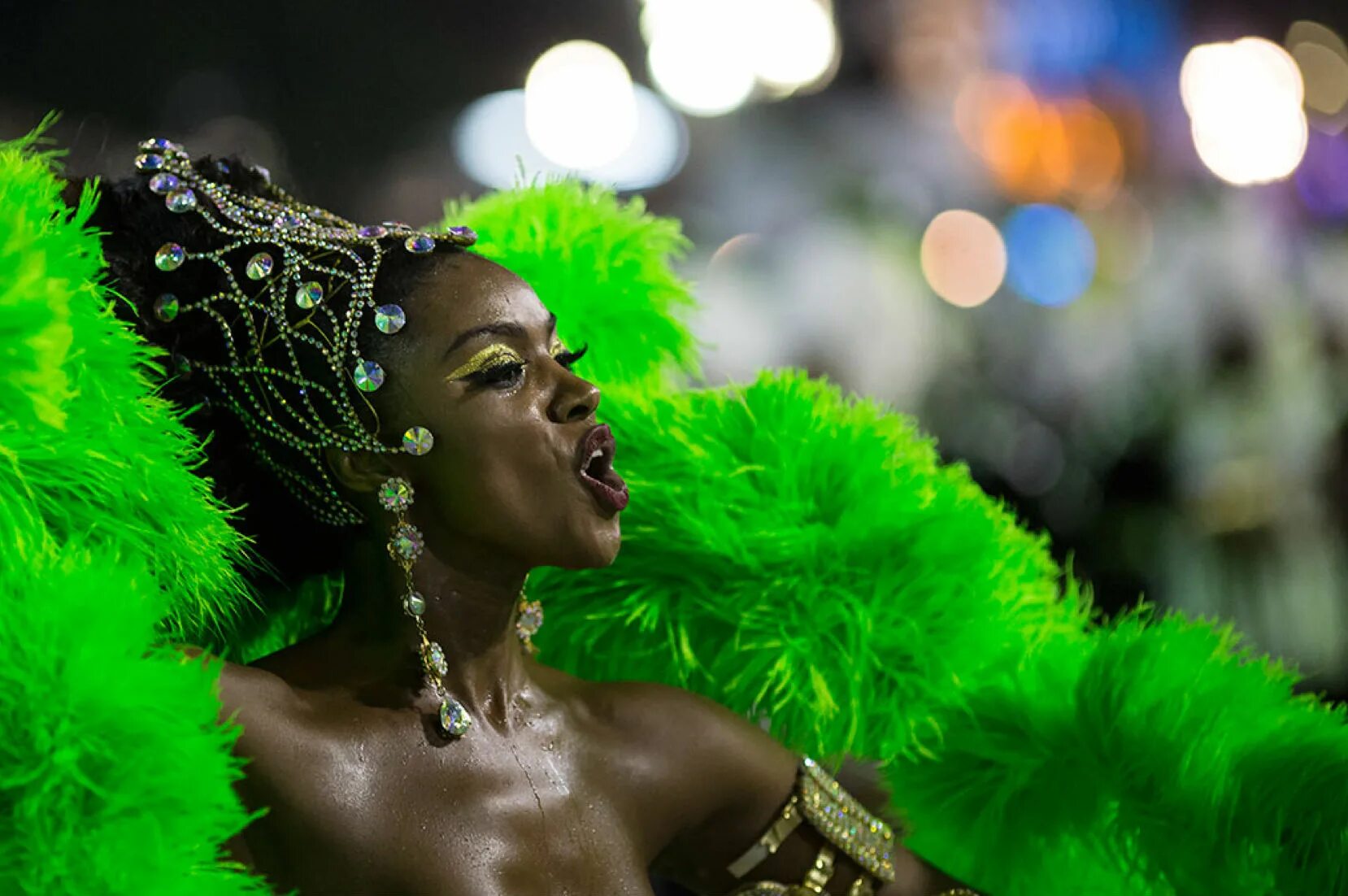 Карнавал в Рио-де-Жанейро. Бразильский карнавал. Мулатки карнавал. Бразильский новый год. Негритянка г