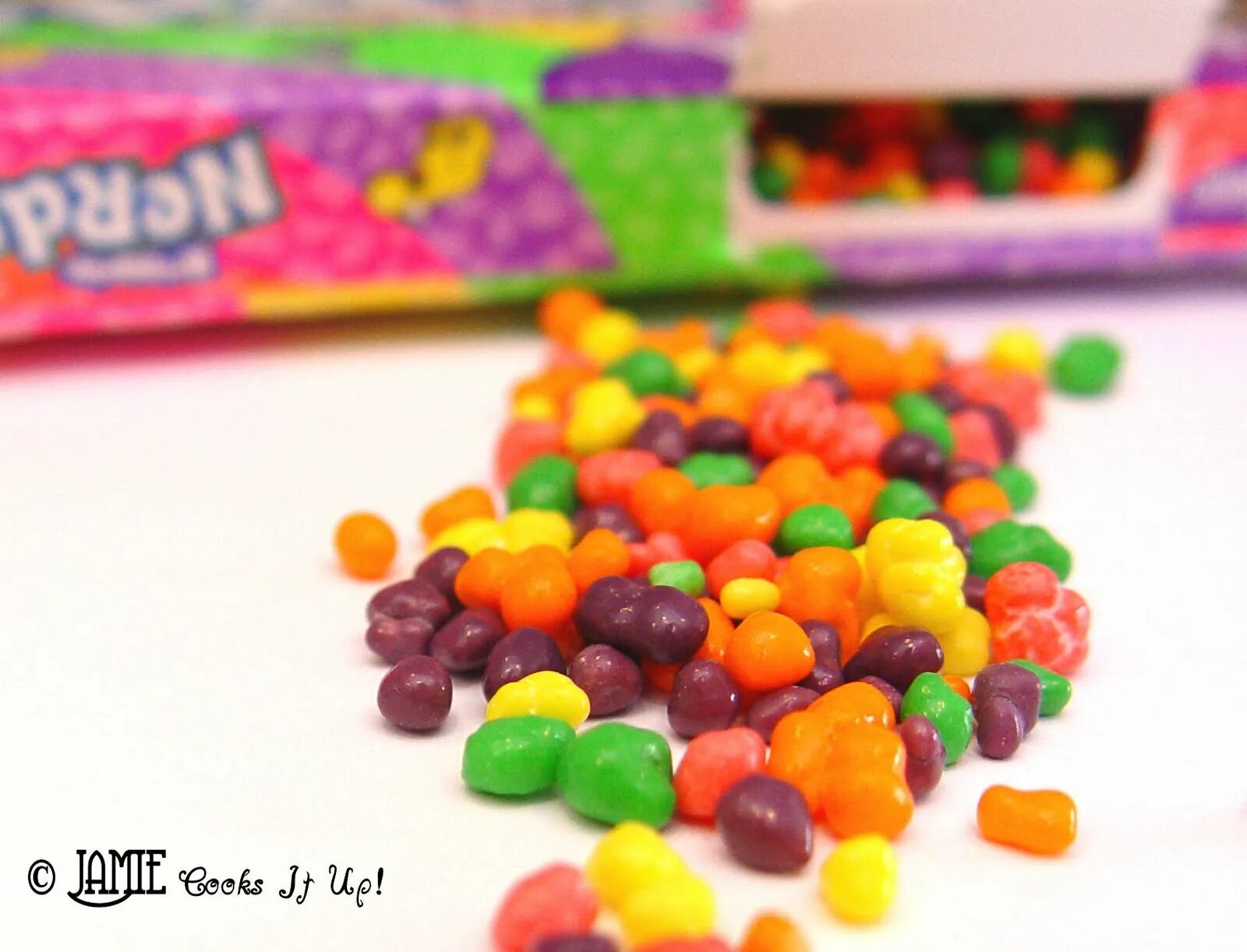 Драже мята даутов 2кг. Драже лет. Драже конфеты. Жевательные конфеты nerds rainbow. Драже лет.