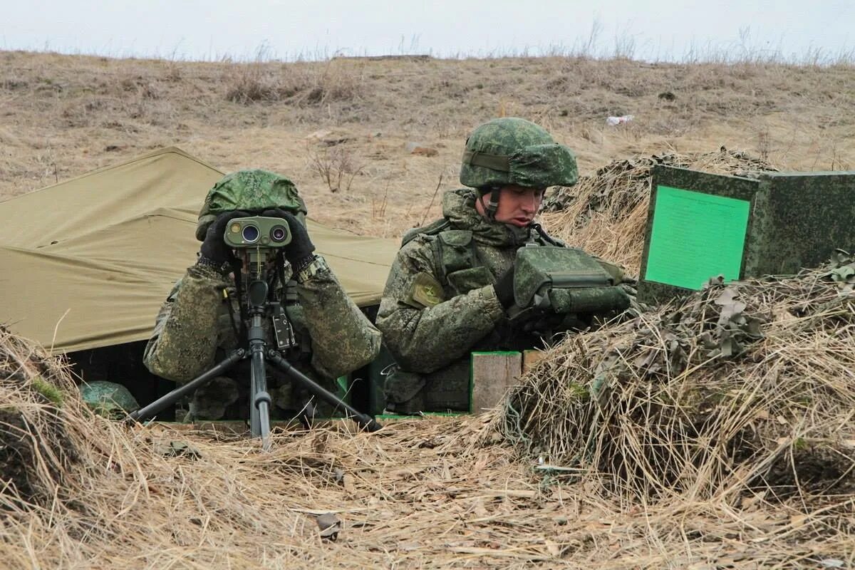 Полигоны вс рф. Военный полигон. Солдаты на полигоне. Полигон в армии. Русские военные на полигоне.