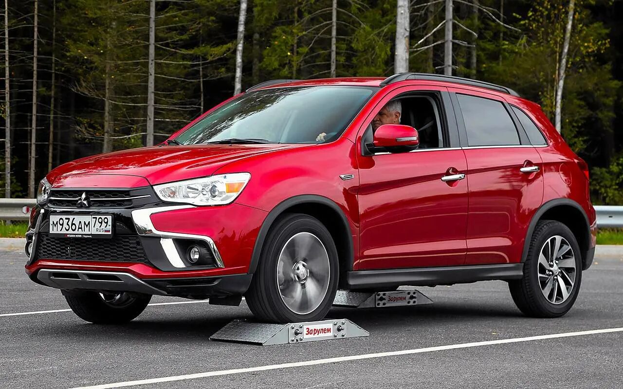 Ниссан мицубиси. Subaru ASX. Nissan ASX. Мицубиси Кашкай. Mitsubishi Outlander vs Mitsubishi ASX.