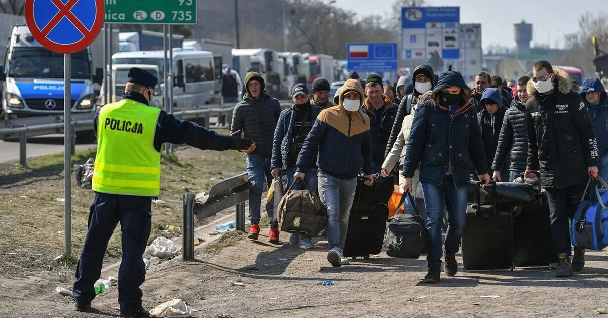 Украинцы убежали. Украинские заробитчане в Польше. Заробитчане из Украины в Польше. Мигранты Украины. Мигранты из Украины.