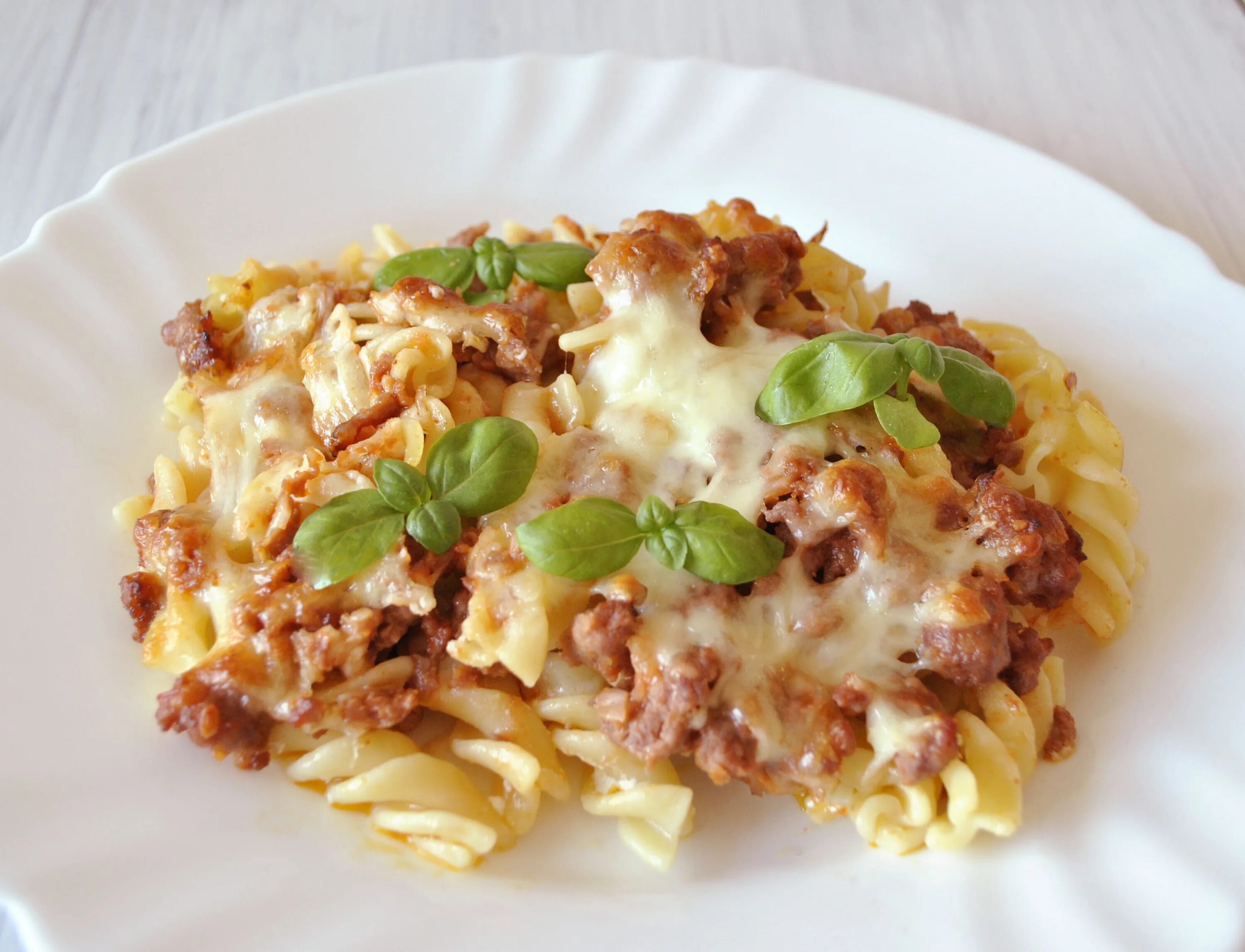 Спагетти с фаршем и сыром