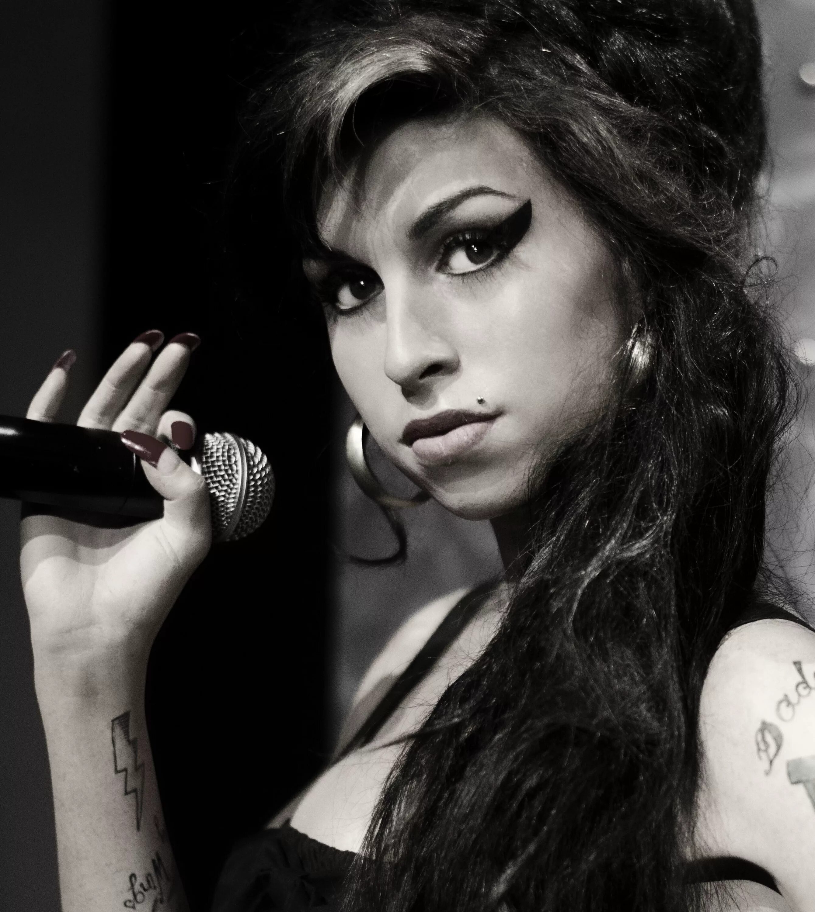 эми вайт хаус лучшие песни. эми уайнхаус фото. уайнхаус певица. эми ванхаузен. эмигрант певица.