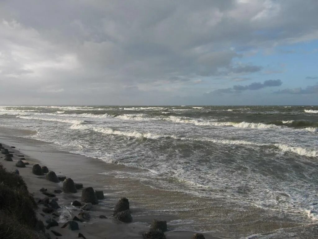 Температура воды моря зеленоградск. Балтийское море Зеленоградск. Балтийское море Егорьева. Балтийское море Зеленоградск осень. Калининград Балтийское море Эстика.