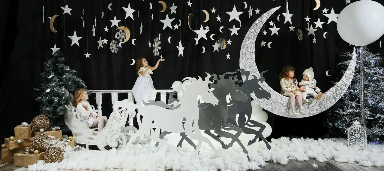 украшение сцены звездами. звездное небо спектакль. световые декорации в театре. новогодние декорации для сцены. новогодняя сцена в дк.