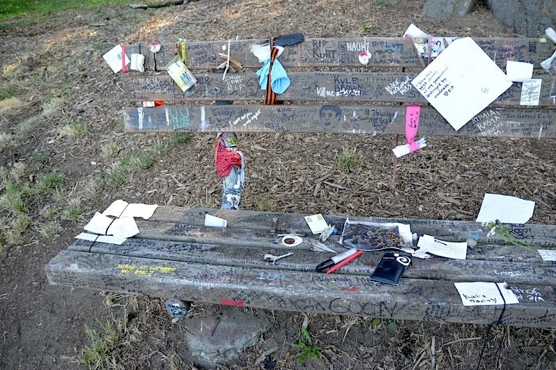 Курт кобейн могила. Курт могила. Кобейн курт дональд могила. Курт кобейн могила. Могила курта.