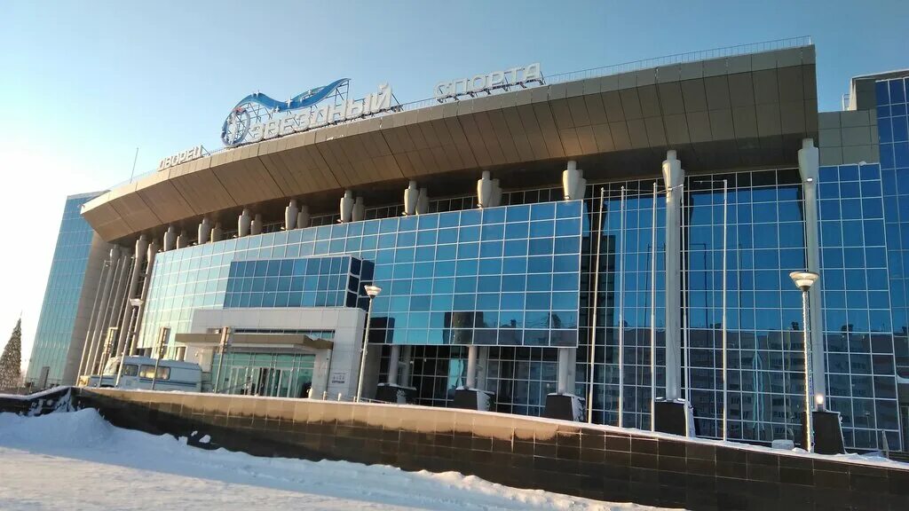 Дворец спорта звездный в новом уренгое. Дворец спорта новый уренгой. Ксц газодобытчик новый уренгой. Уренгой спорт. Новый уренгой спорткомплекс.