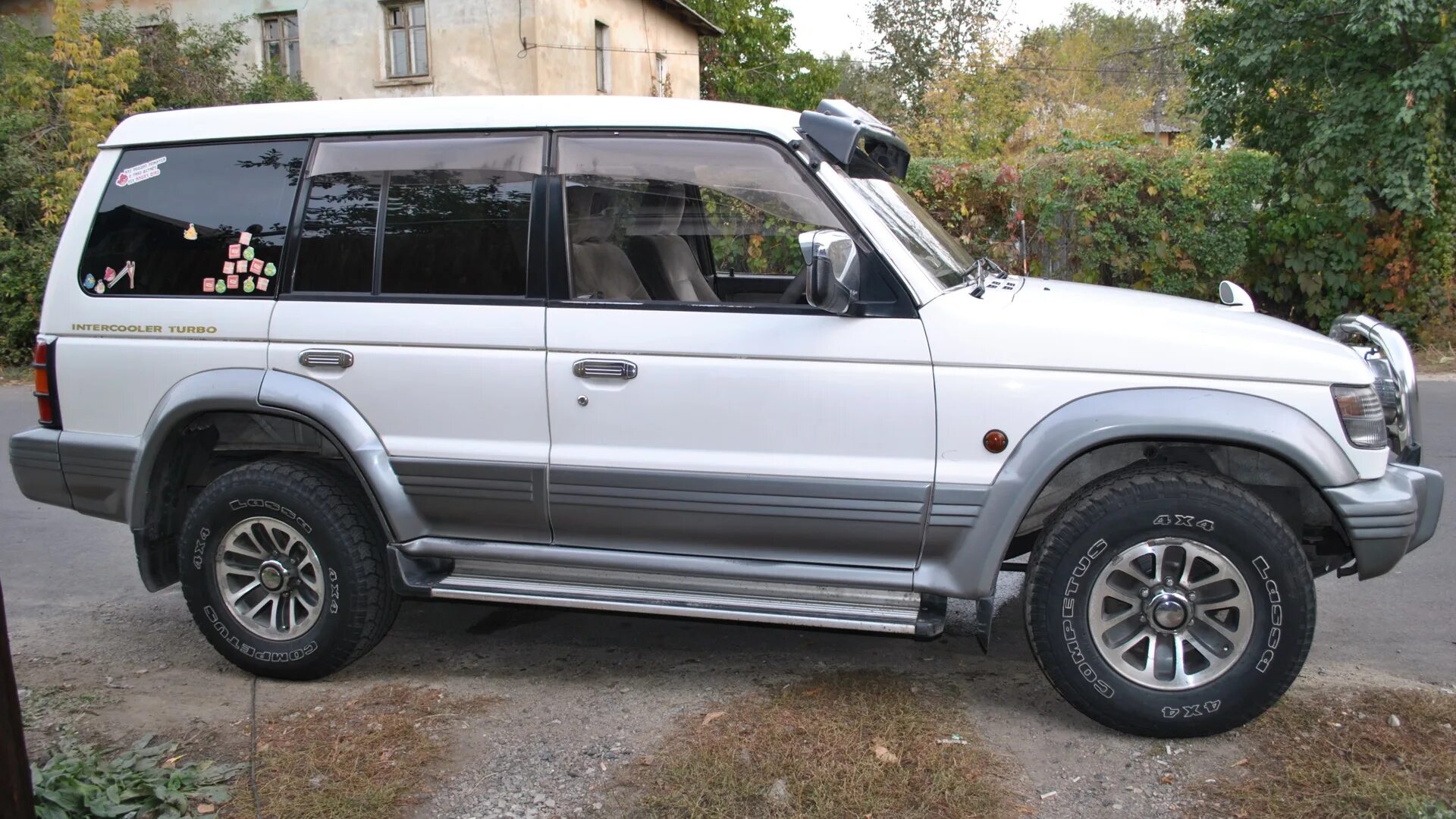 Купить митсубиси паджеро 2.5 дизель. Паджеро 2 2010. Mitsubishi Pajero 2 High Roof. Паджеро 2 Сток. Mitsubishi Pajero 2 диски.