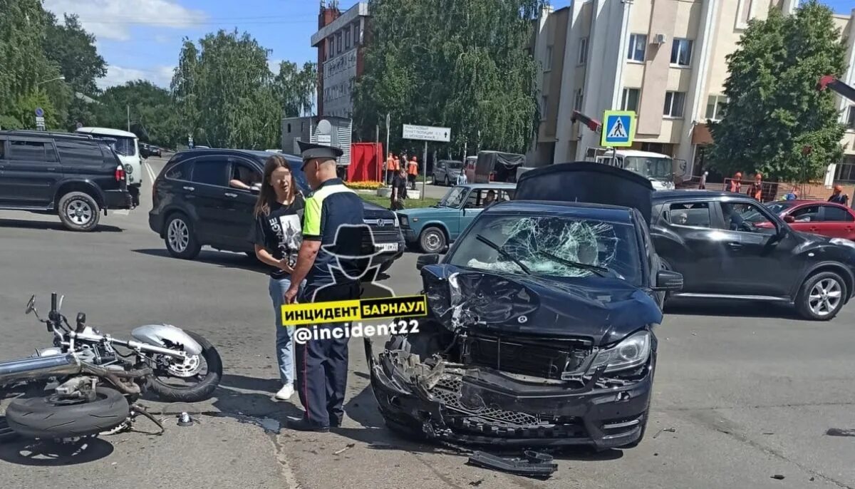 30 июня 21. ДТП В Барнауле на Комсомольском проспекте. Авария рисунок.