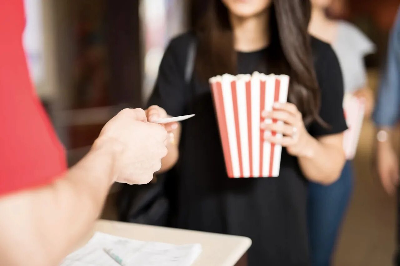 Контролер кинотеатра вакансии. Контролер кинотеатра вакансии. Киномакс сотрудники. Контролер кинотеатра вакансии. Кинотеатр пассаж кинешма афиша расписание.