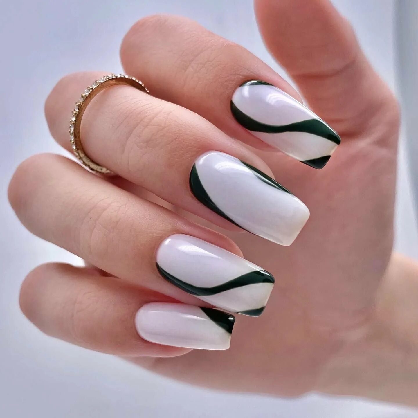 Маникюр зимний нежный. Ногти февраль 2023. Маникюр февраль 2023. Ногти зимний вариант. Зимние ногти.