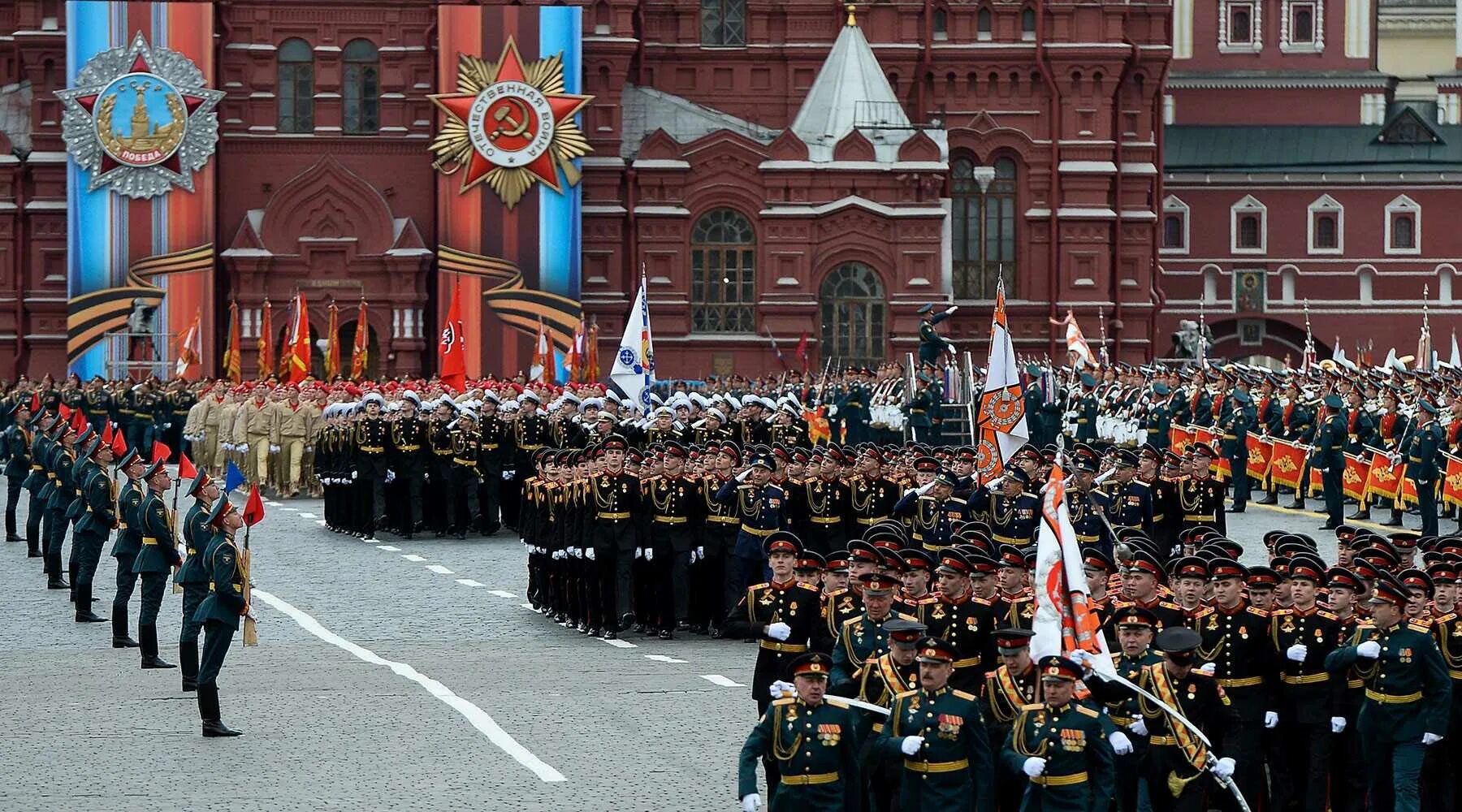 Что будет 23 февраля в москве. Парад Победы 1992 года на красной площади. 23 Февраля парад. Праздничный парад Победы. Празднование дня Победы на красной площади.