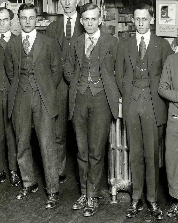 Страницы 20 30 годов. Англия 1920е мода. Англия 1920е мода мужская. Мужская мода в Англии 1910 года. Мода 1930х годов мужчины Англия.