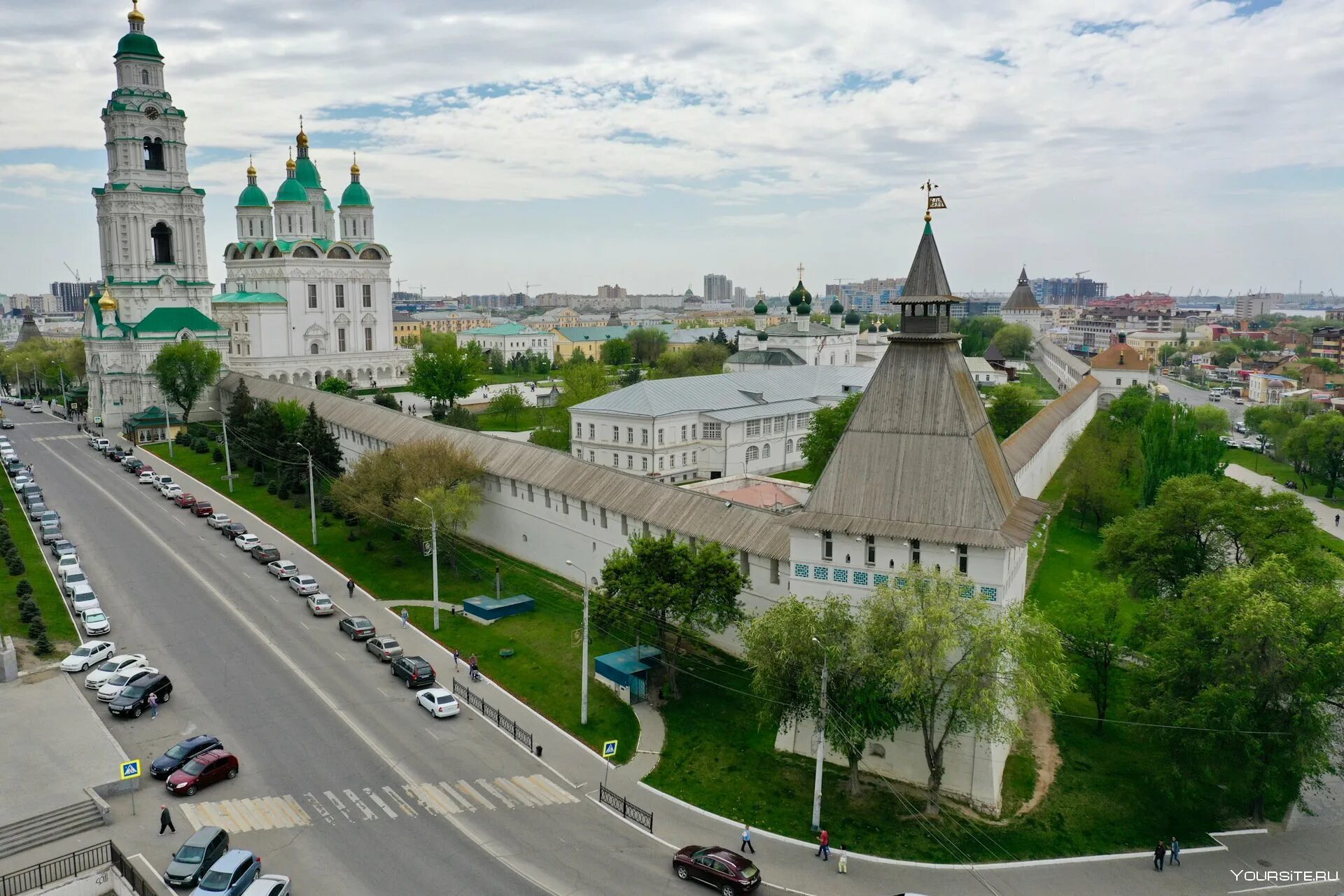 Окрестности астрахани. Астрахань Кремль. Астраханский Кремль Астрахань. Астрахань Кремль достопримечательности. Историко-архитектурный комплекс «Астраханский Кремль».