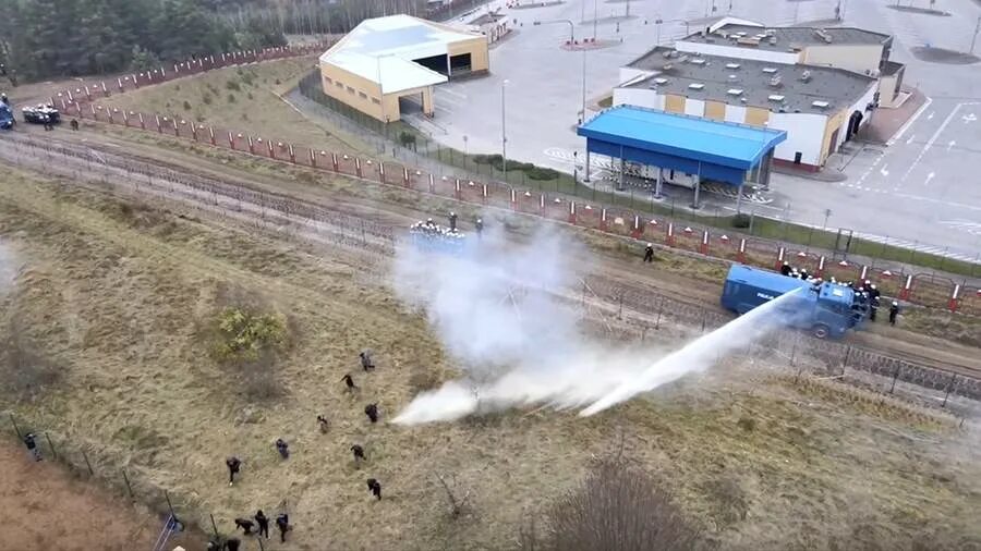 Что происходит на границе польши сегодня. Беженцы на польской границе. беженцы на границе белоруссии и польши 2025.