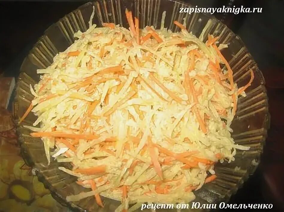 Салат редька с морковью с майонезом. Салат из моркови и редьки с майонезом. Салат редька с чесноком. Редька с морковью и майонезом