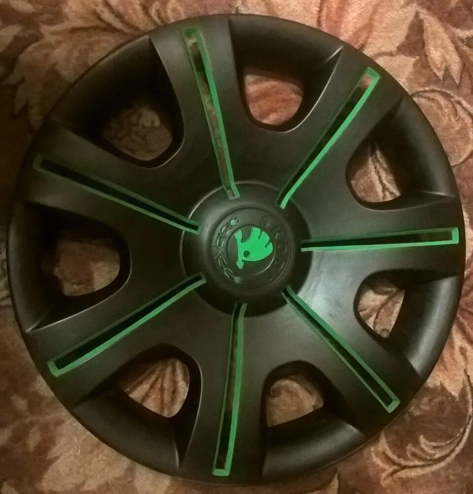 Колпаки покраска. Зеленые колпаки на колеса. Покрасил колпаки. Крашенные колпаки на колеса. Покрасить колпаки на колеса.